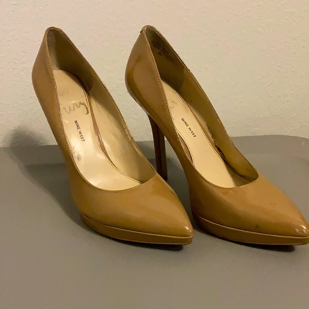 Nine W. nude platform pumps size 8